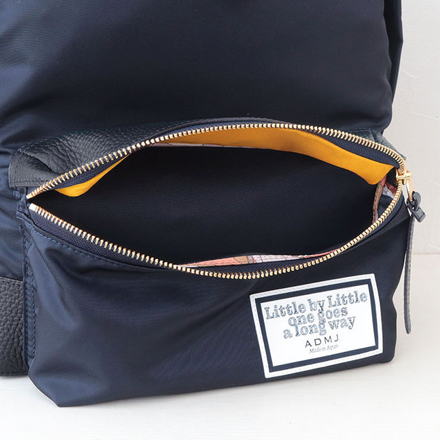 A.D.M.J リュック 鞄 レザーバッグ 保存袋付き 紺色 美品