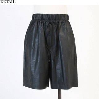 【NEW】 SACRA サクラ ショートパンツ SYNTHETIC LEATHER SHORTS 124522111 |SACRA サクラ ショートパンツ シンセティックレザー 合皮 ブラック 黒 ワイドシルエット 正面