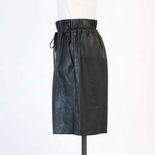 【NEW】 SACRA サクラ ショートパンツ SYNTHETIC LEATHER SHORTS 124522111 |SACRA サクラ ショートパンツ シンセティックレザー 合皮 ブラック 黒 ワイドシルエット サイド