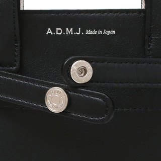 ADMJ ナッパブロッサム 2WAY フラットモバイルポーチ エーディーエムジェイ 24SS01023 NERO(BLACK)|ADMJ ナッパブロッサム ラムレザー 2WAY フラット モバイルポーチ エーディーエムジェイ 24SS01023 ミニバッグ ジェンダーレス 縦型 スマホポーチ 高級感 ラグジュアリー 上品 ベル